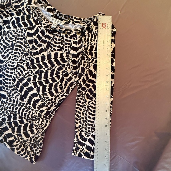 St John Graphic Animal Print 3/4 Black/White TopSize Medium MSRP $345 - Picture 9 of 10